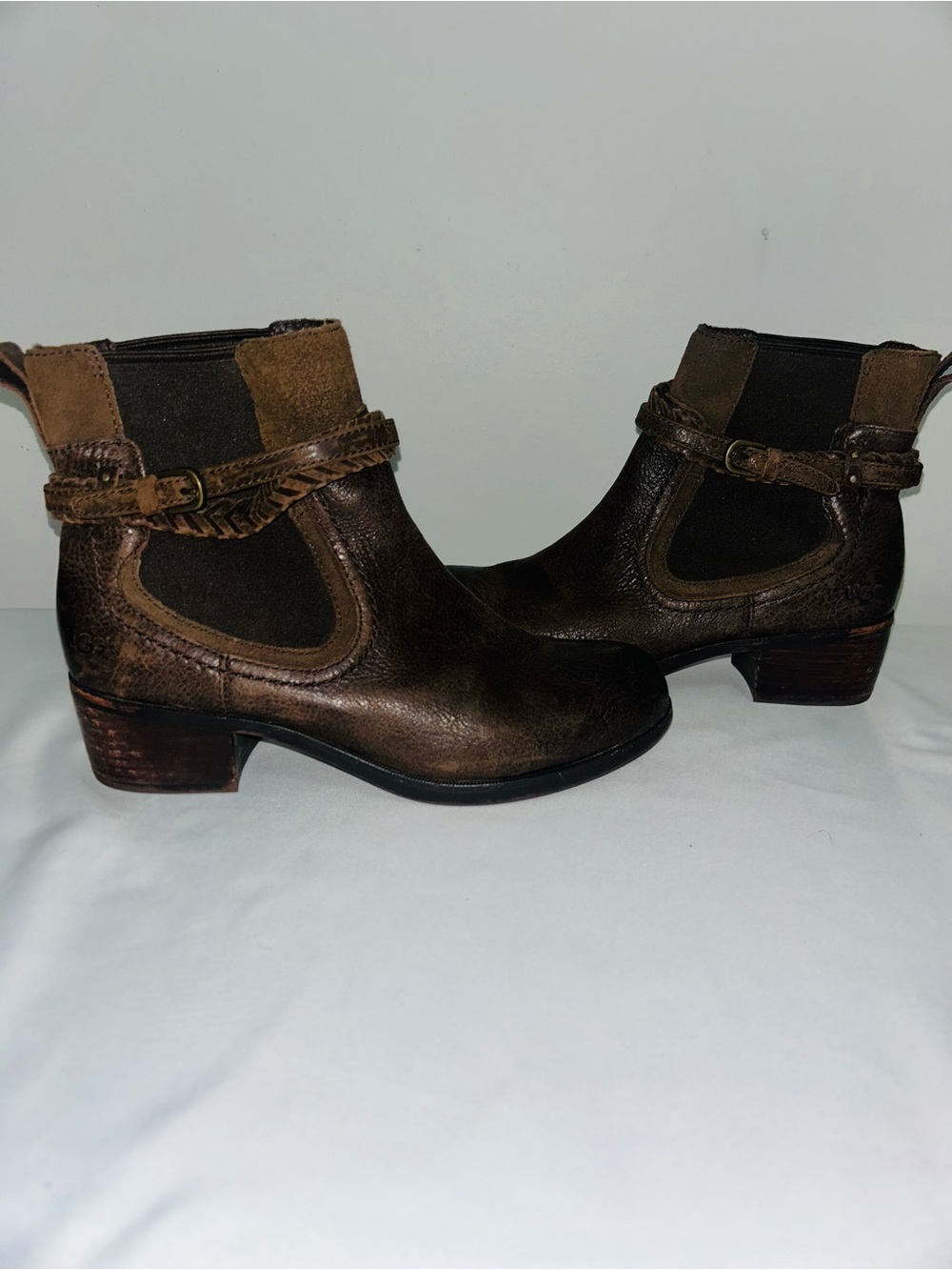 Ugg Krewe motorcycle distressed leather chocolate brown ankle boots size 8